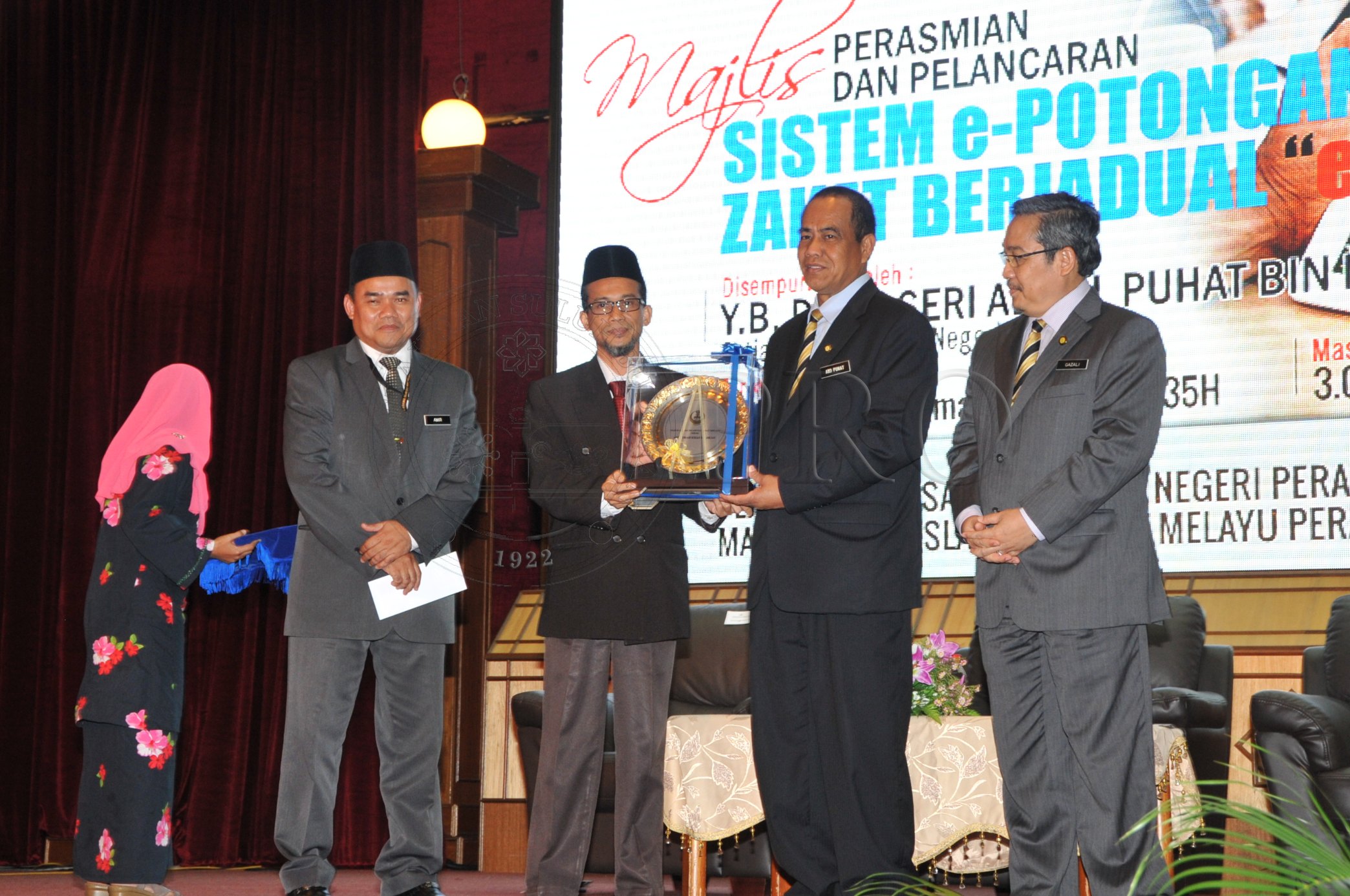 PRO 14 44 EPZB PRO 6162